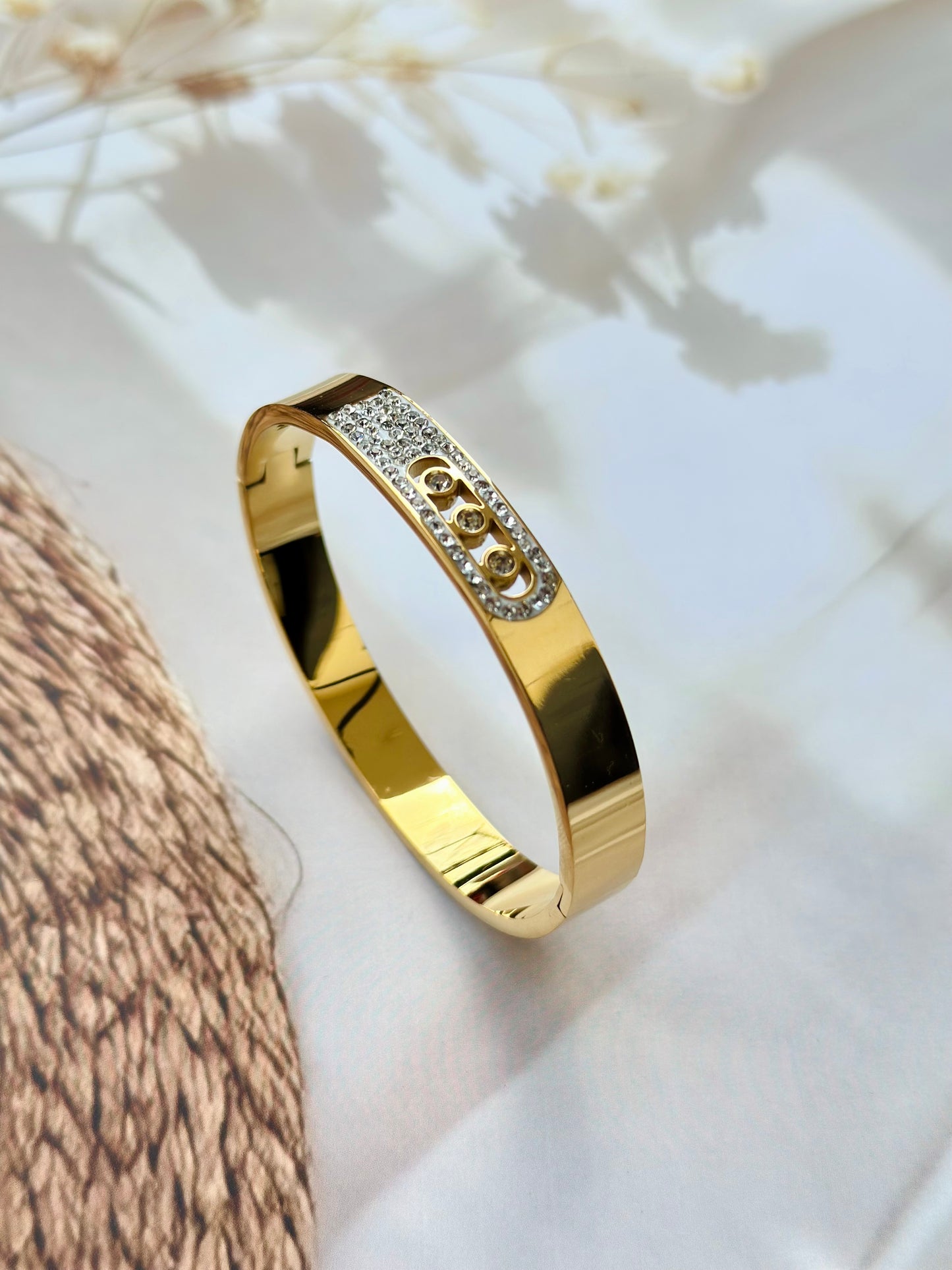 Three Dotted buckle - Anti tarnish bracelets