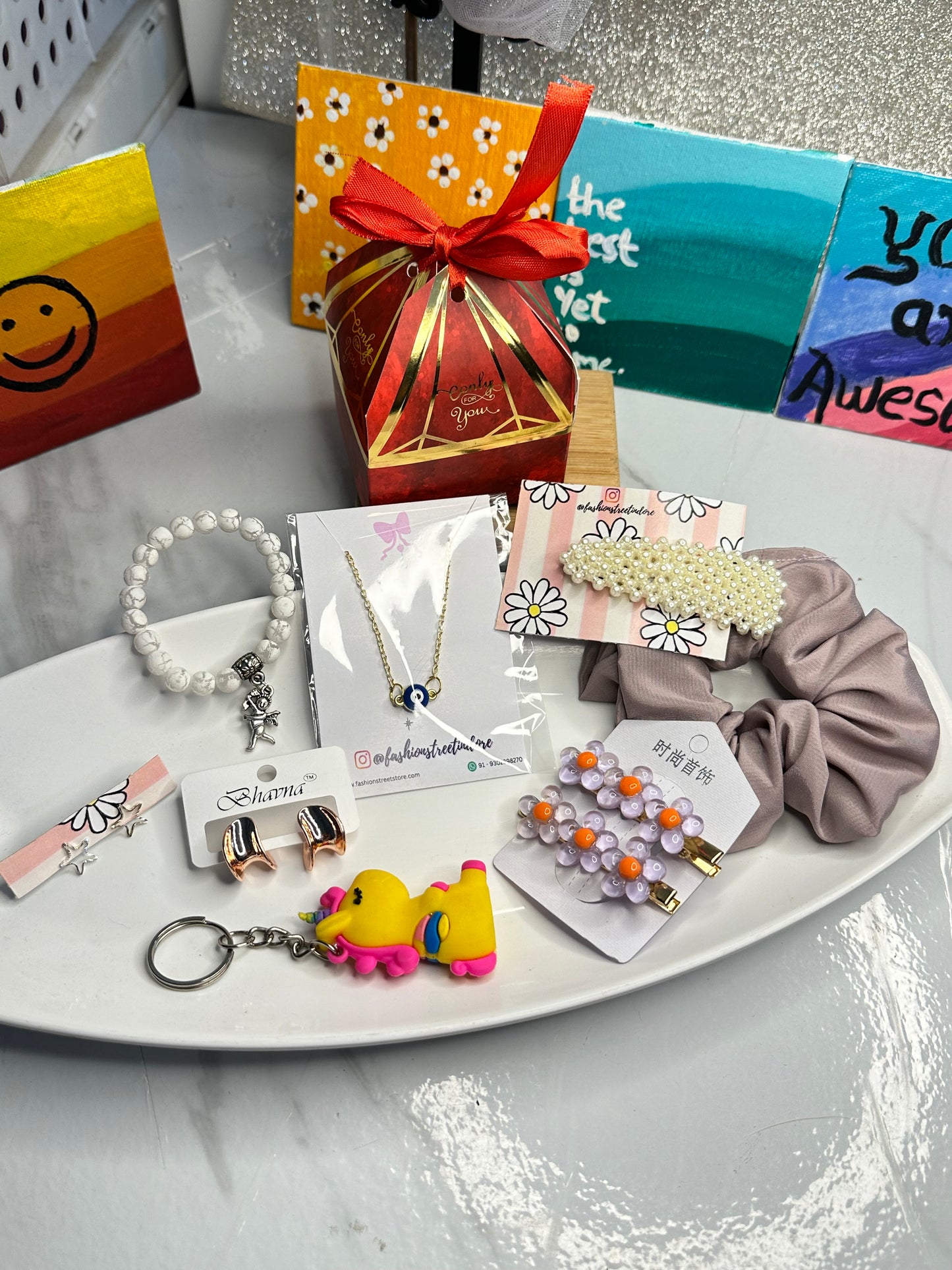 Transparent pouch hamper