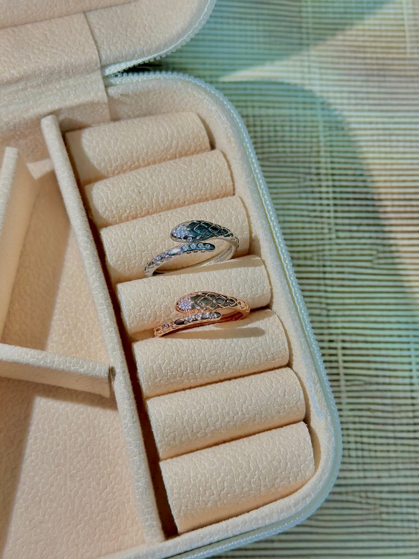 Chic Serpent Ring