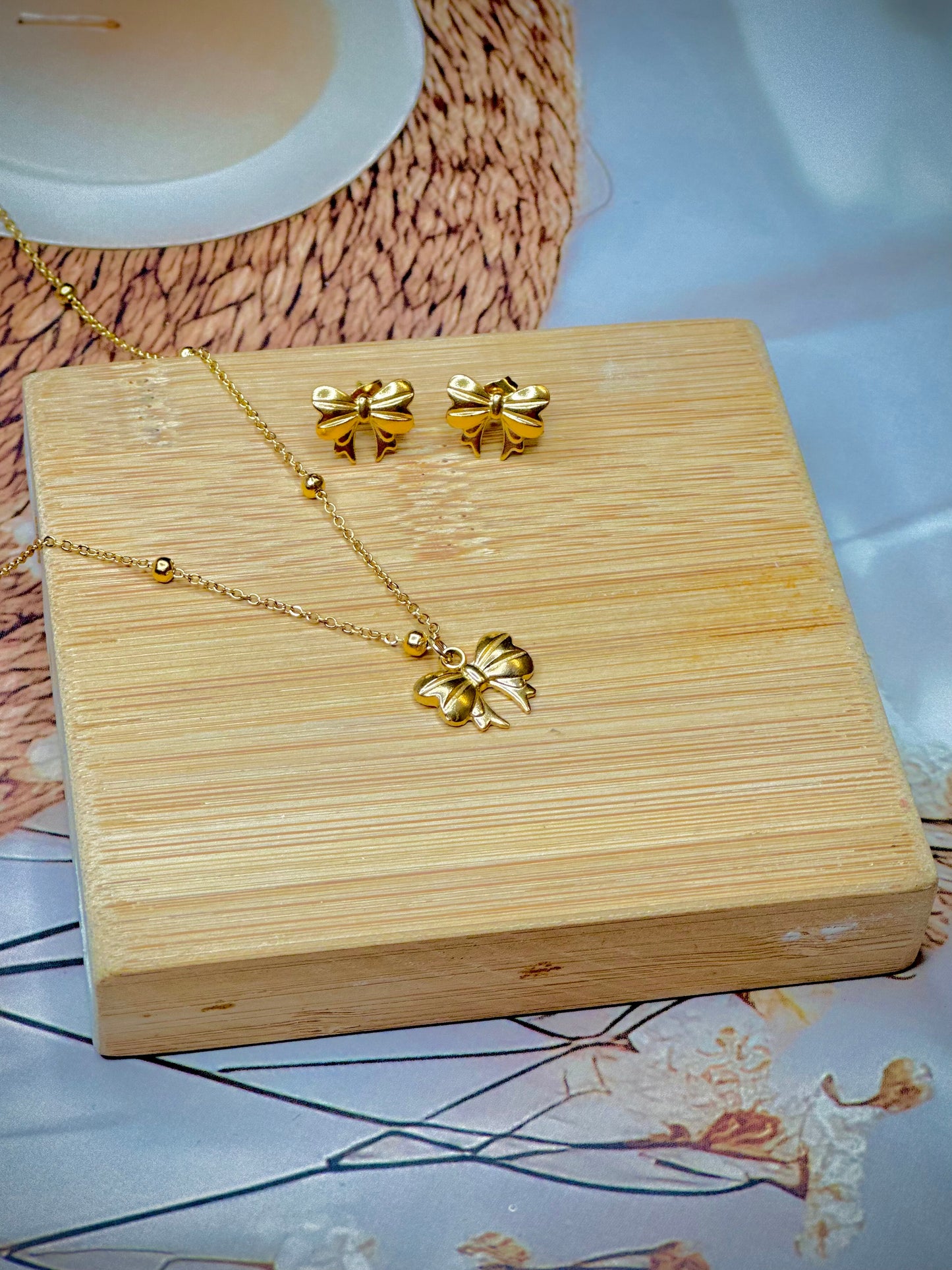 Dainty bow set
