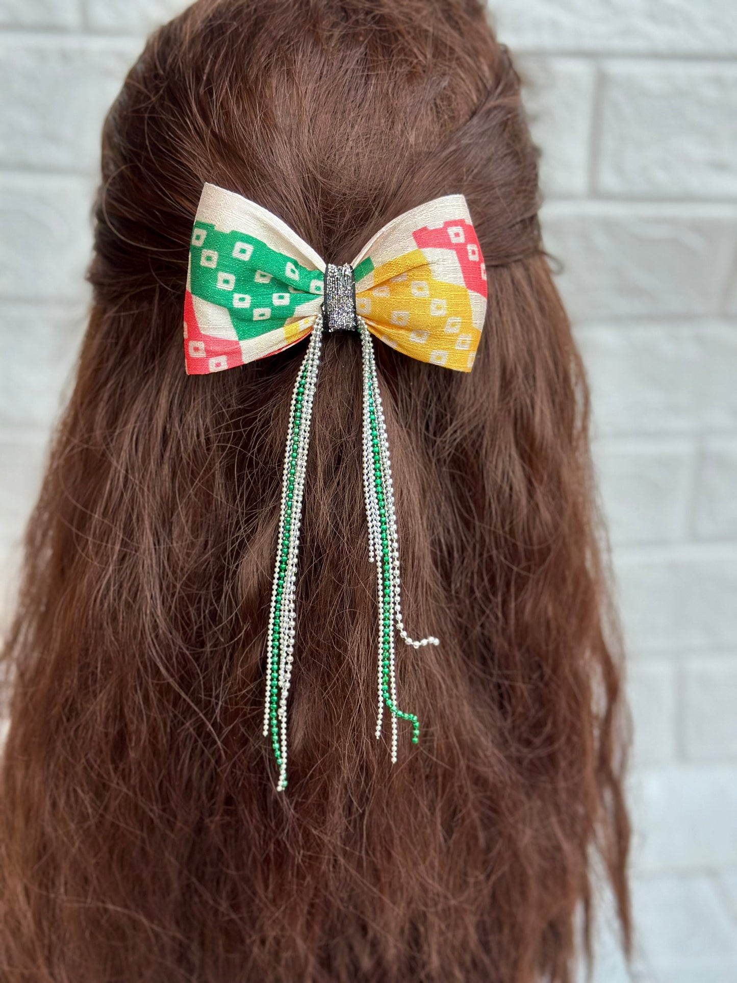 Paro - Beaded bow