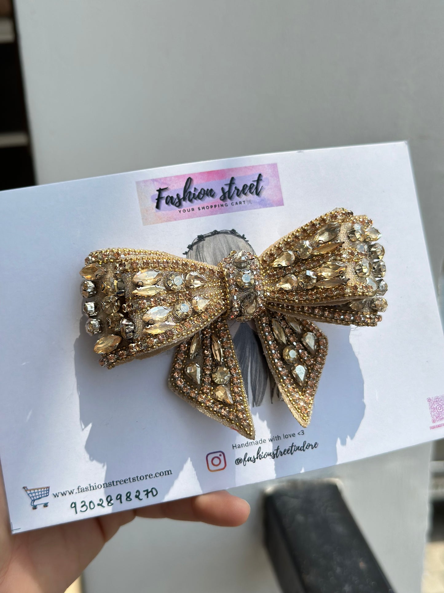 The Golden luxury - Bejewelled Bow