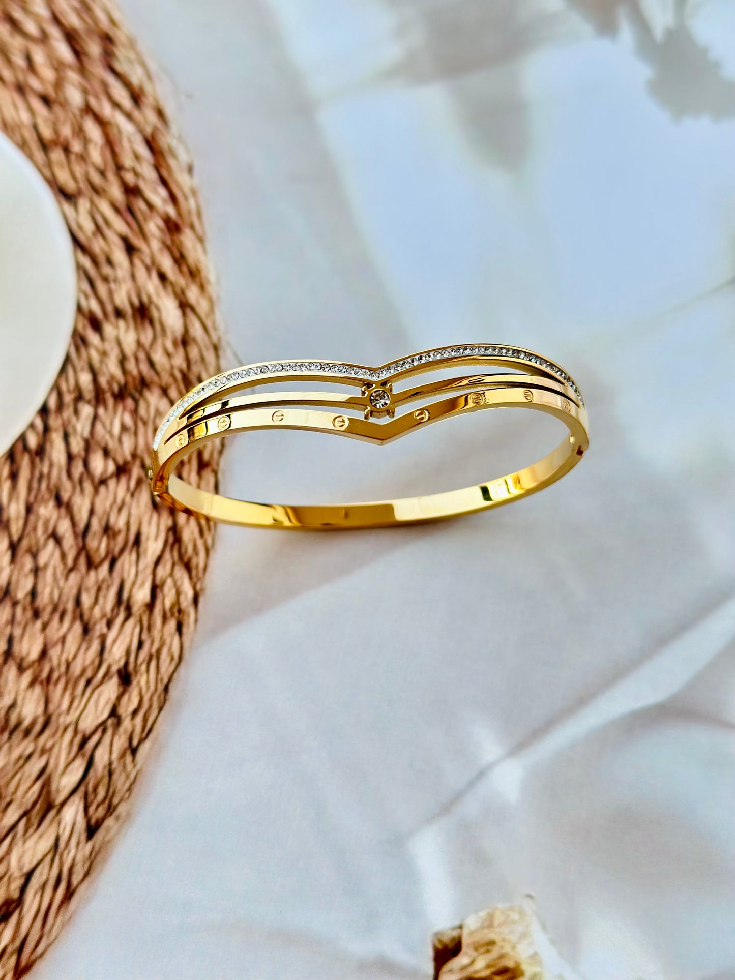 The oval heart - Anti tarnish bracelets