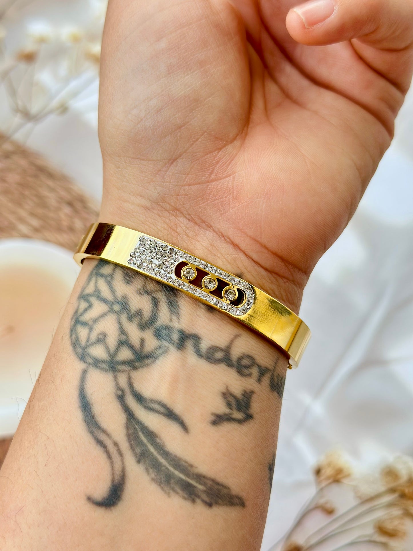 Three Dotted buckle - Anti tarnish bracelets