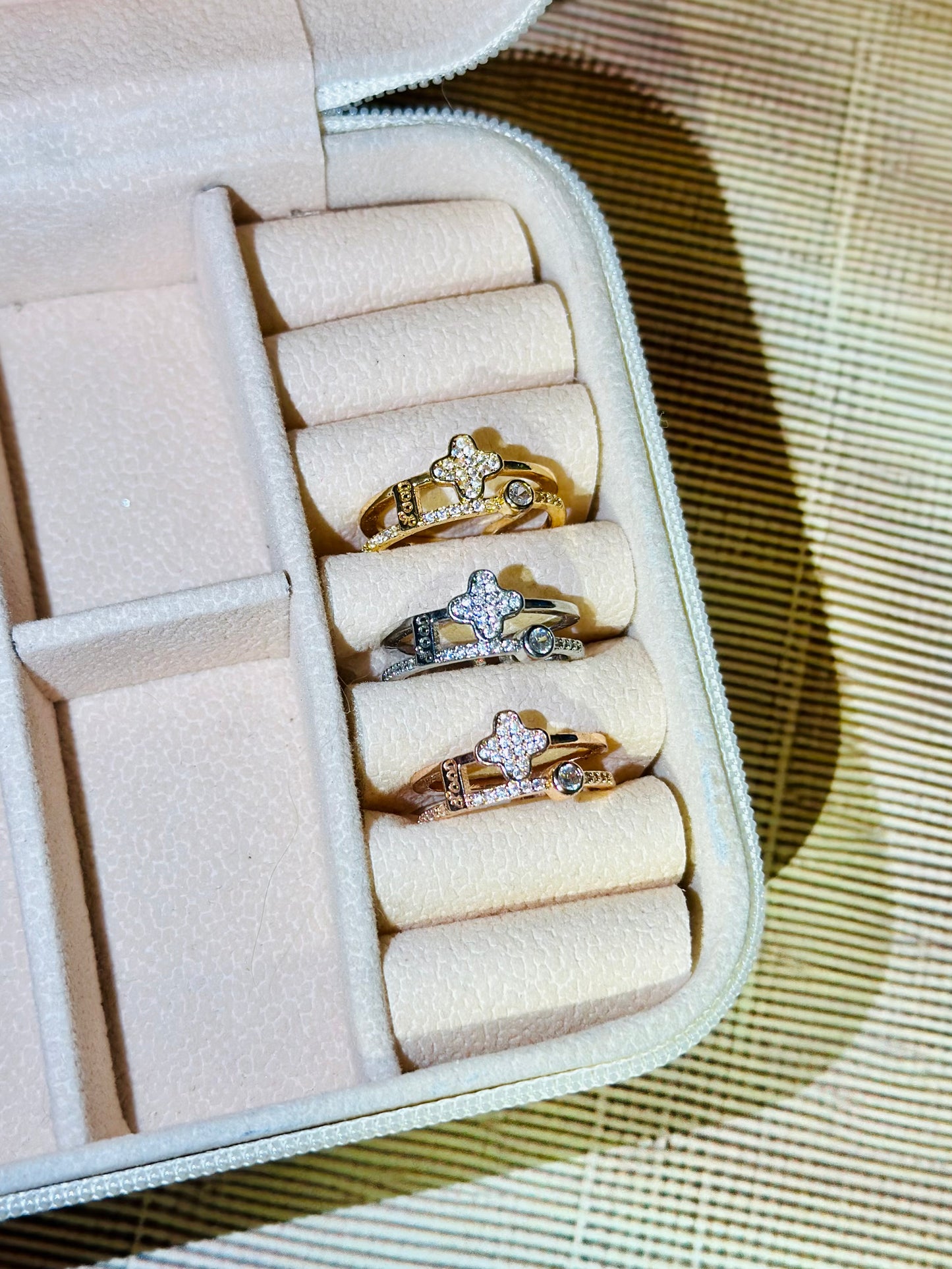Lucky Clover Band Ring