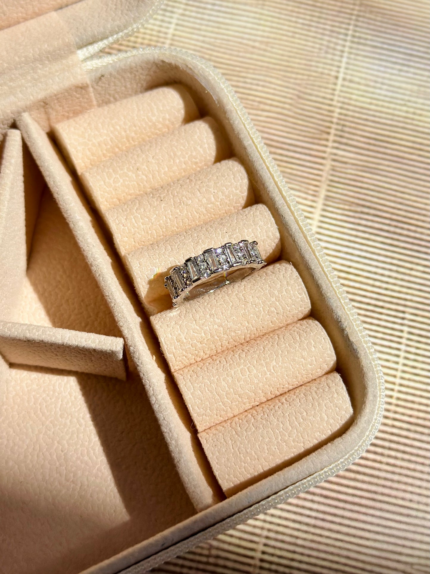 Monroe band Ring