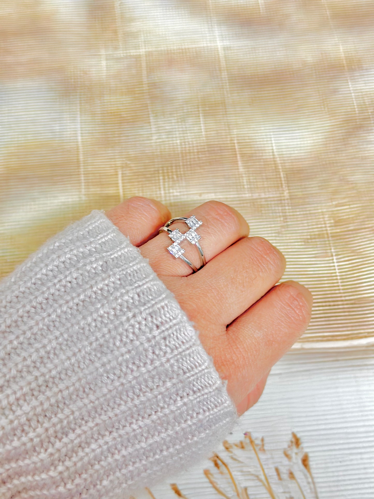 Majestic Loop Ring