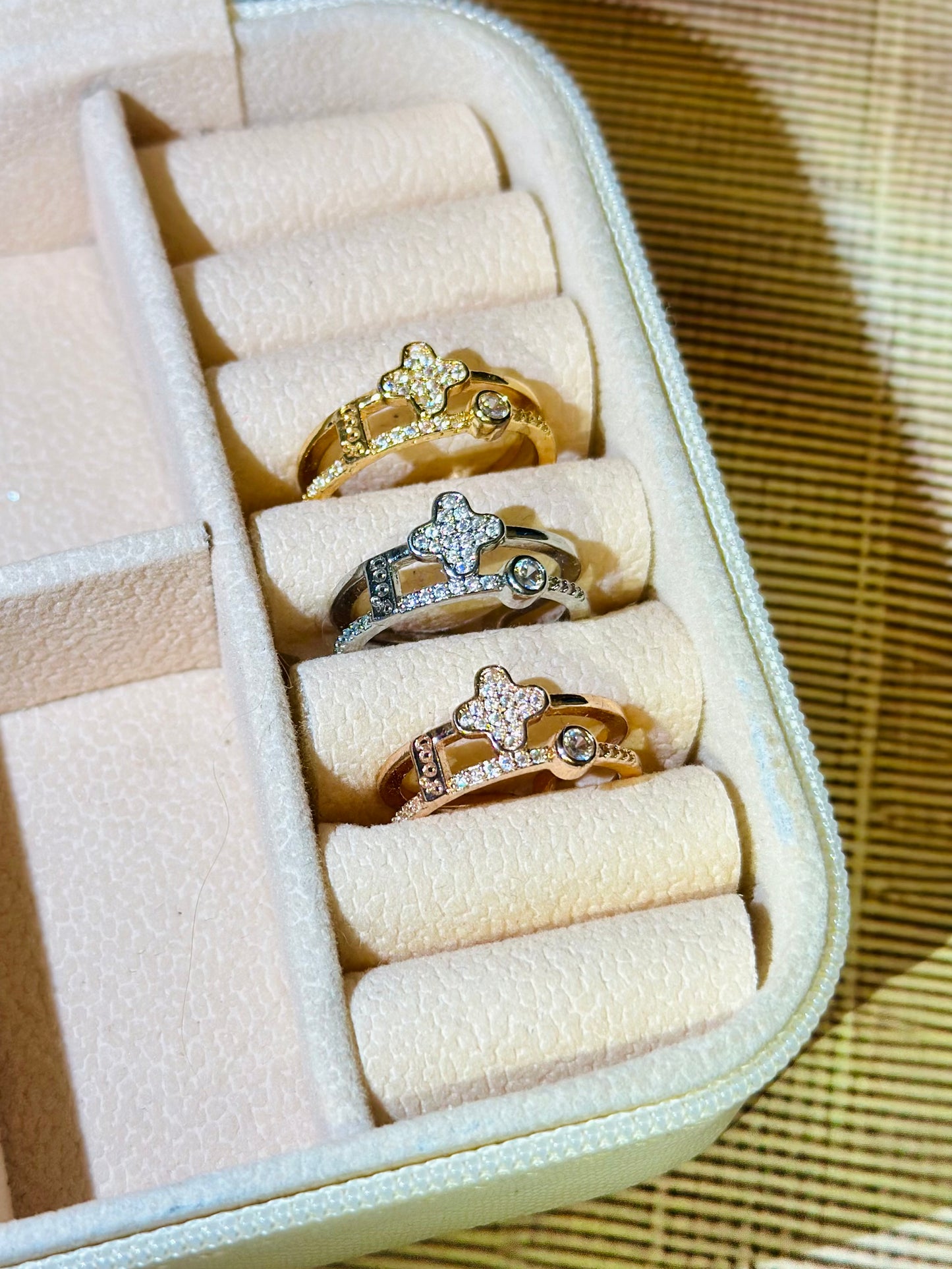 Lucky Clover Band Ring