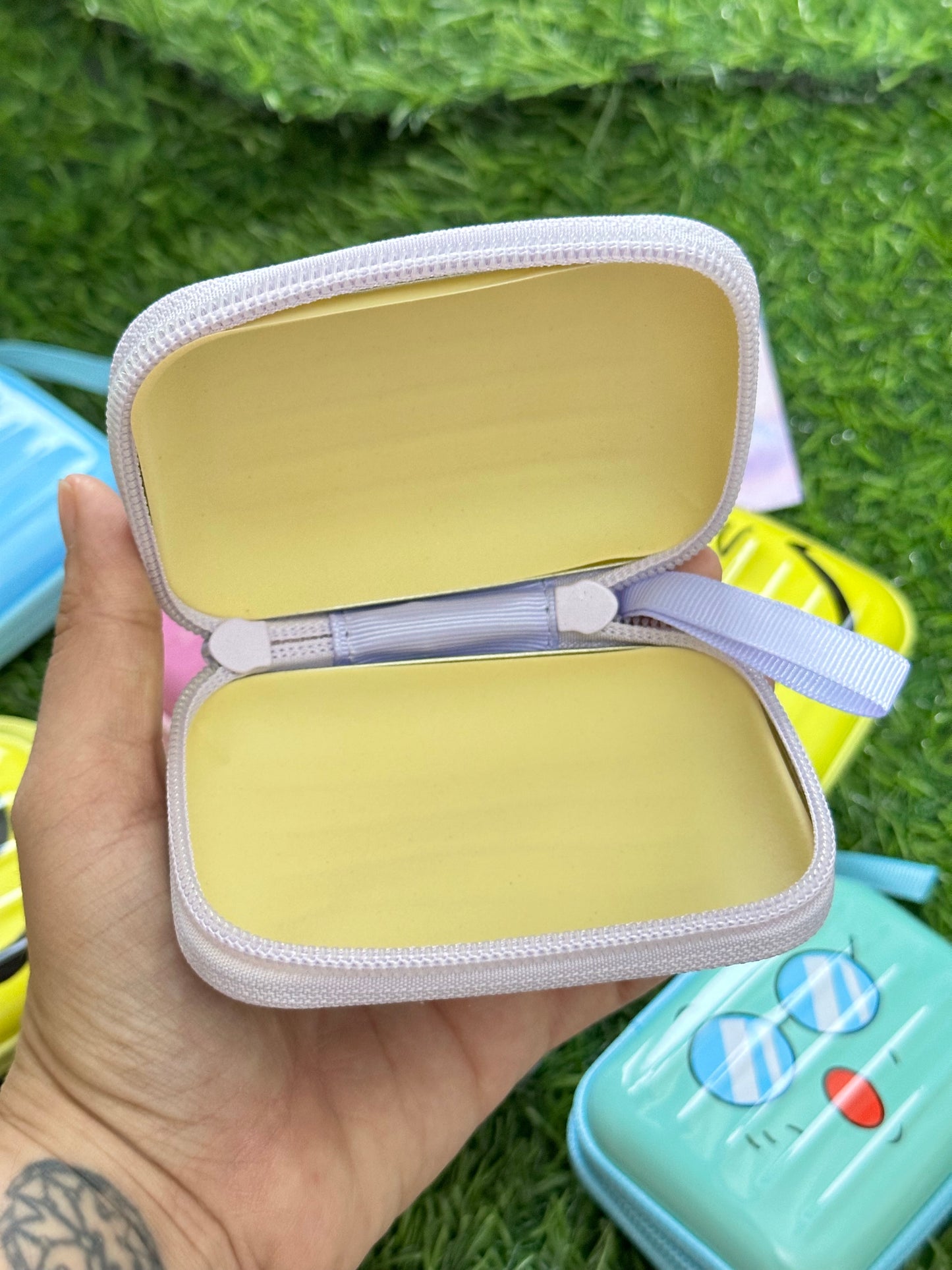 Cute hardcase pouch