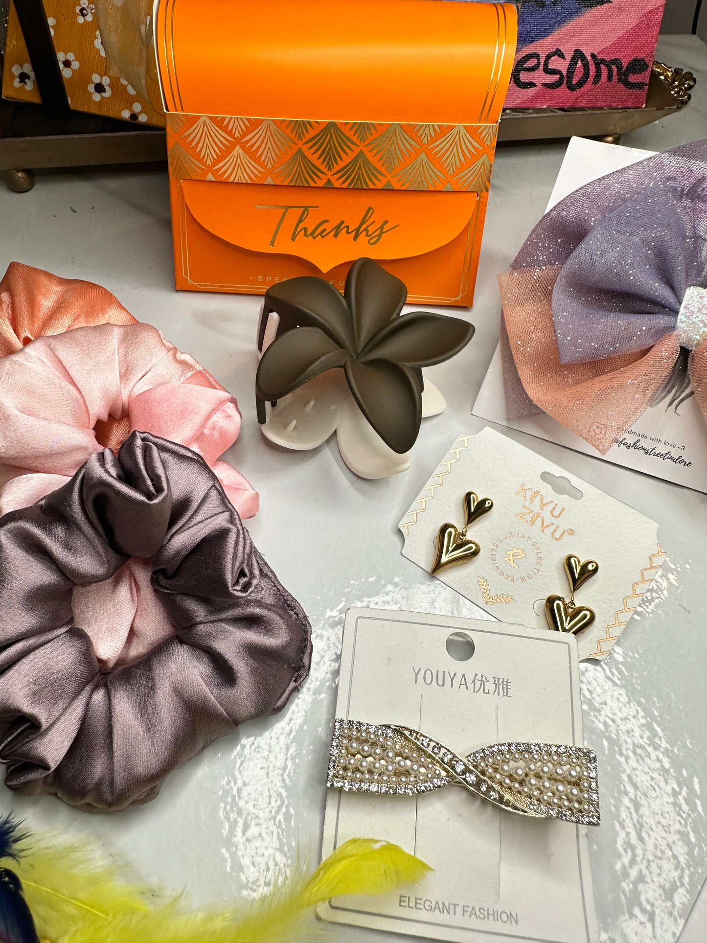 Transparent pouch hamper