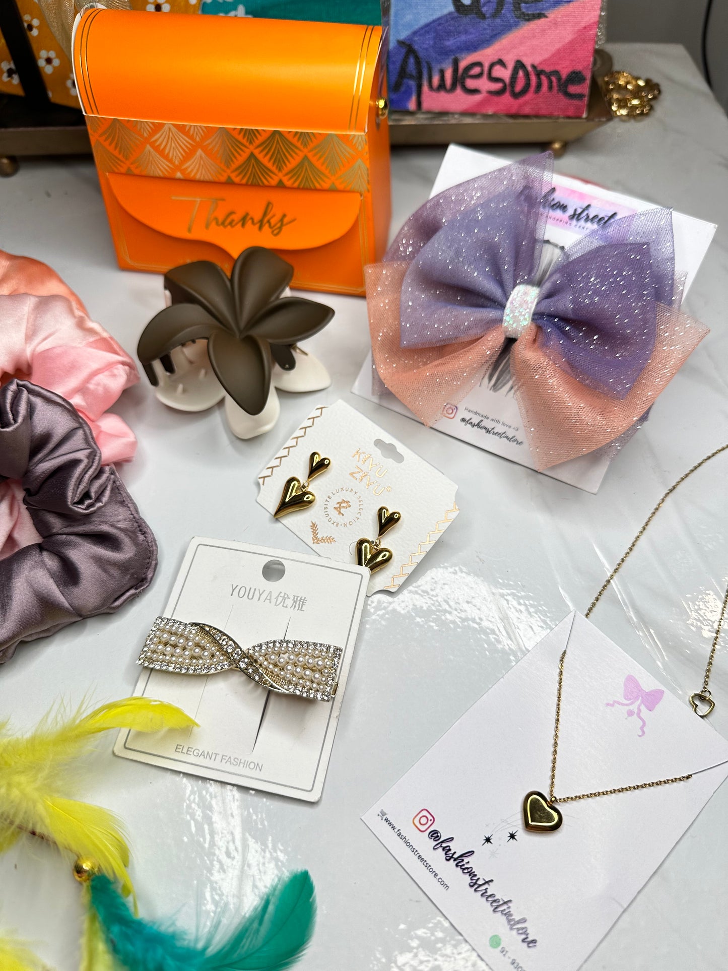 Transparent pouch hamper