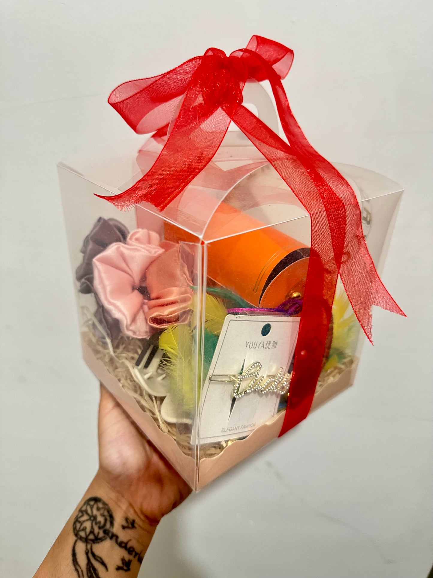 Transparent pouch hamper