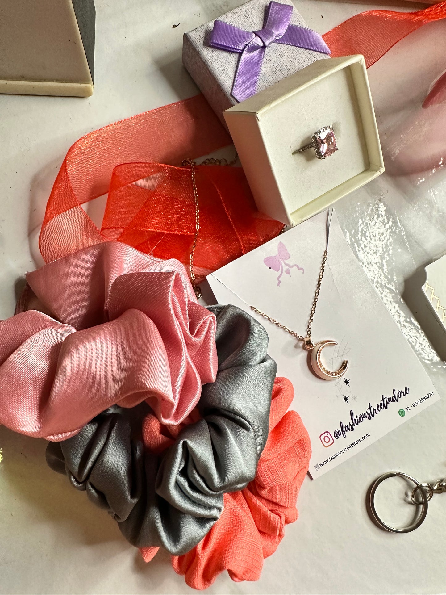 Transparent pouch hamper
