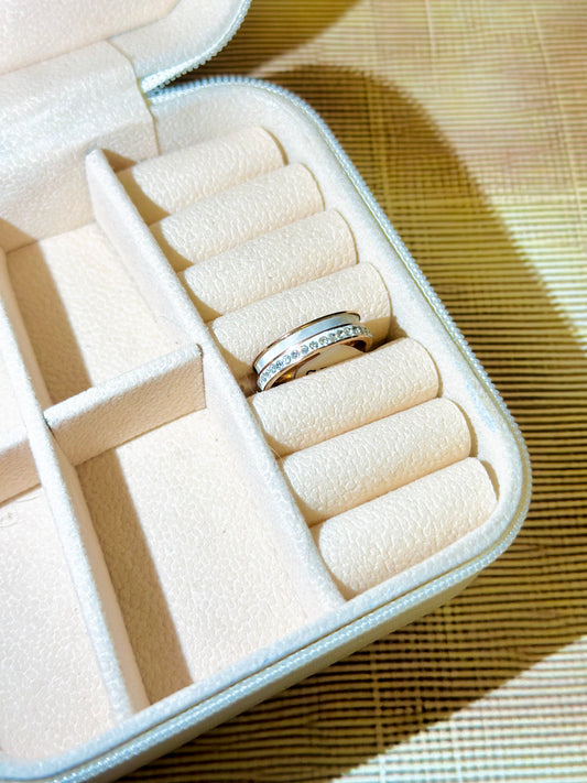 Zephyra Band Ring