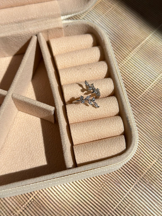 Minimal Girlie Ring